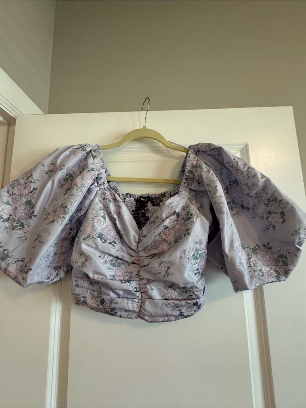 Express Lilac Floral Puff-Sleeve Crop Top